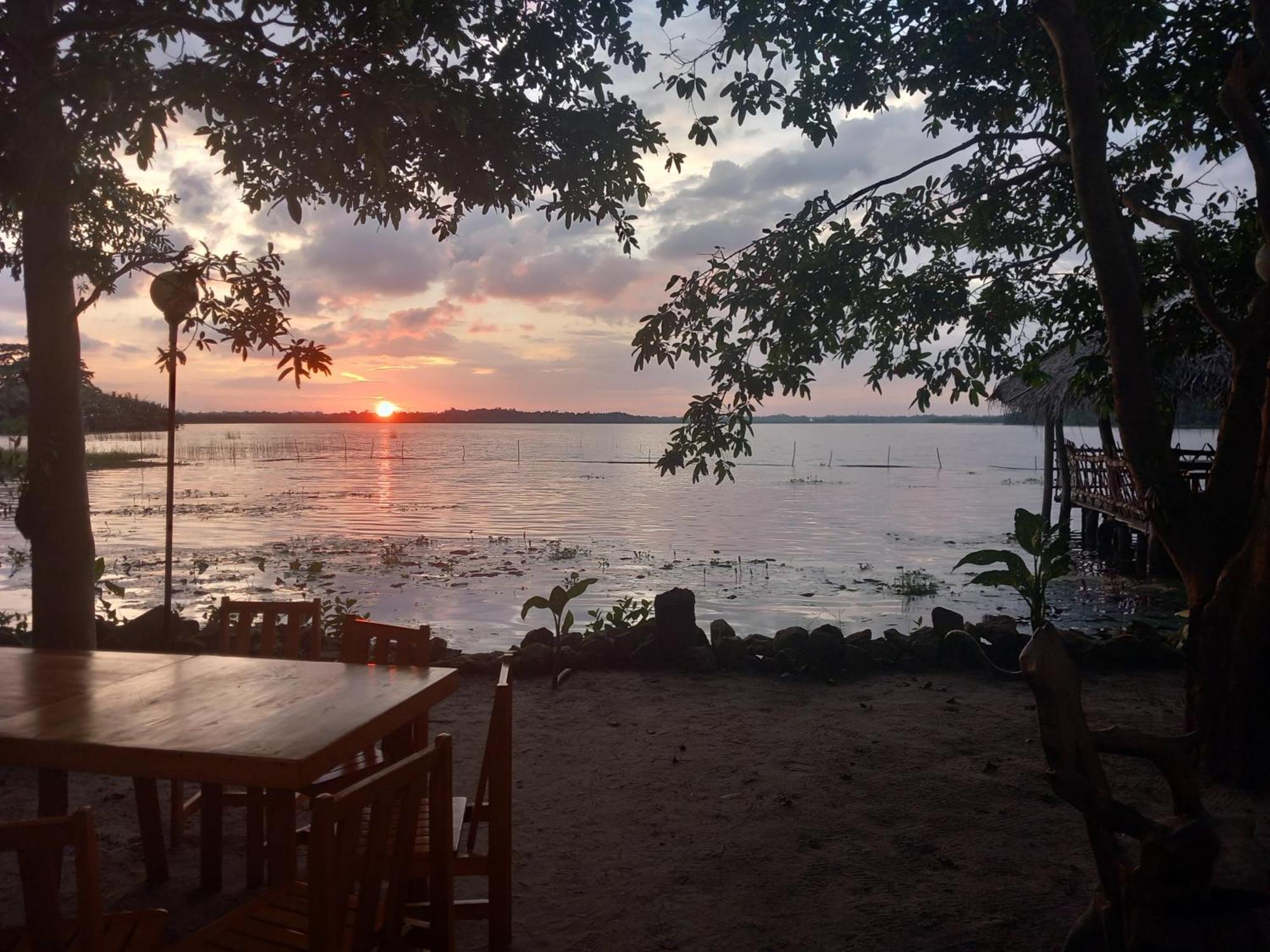 Lake Resort Bolgoda Wadduwa Exterior photo